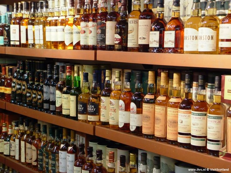 Whisky shop © VisitScotland.jpg