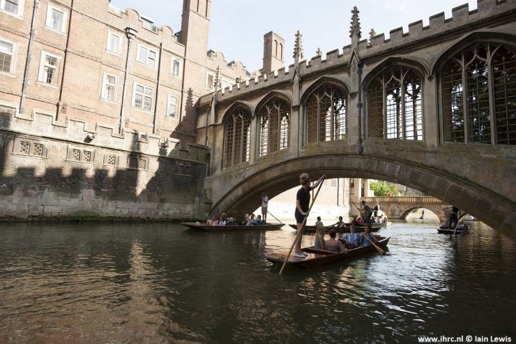 Bridge of Sighs St Johns College Scudamores Punting Company in Cambridge © Iain Lewis.jpg