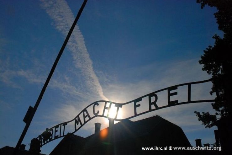 Auschwitz Arbeit macht Frei © Paweł Sawicki.jpg