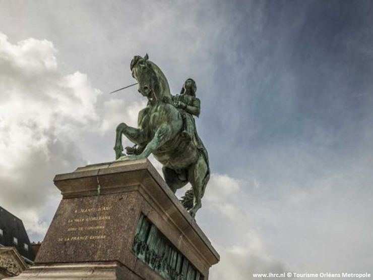 Place du Martroi Orleans © Tourisme Orléans Metropole.jpg