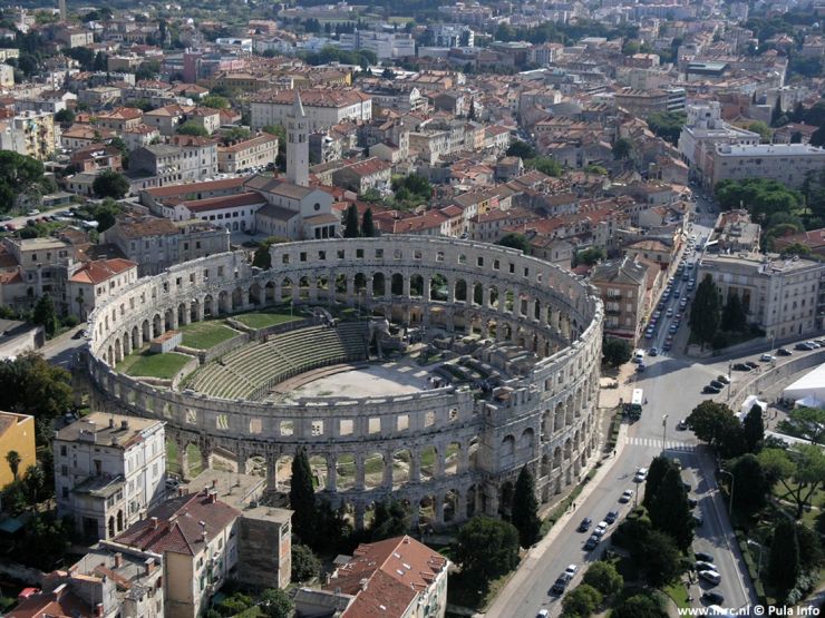 Pula arena © Pula Info.jpg