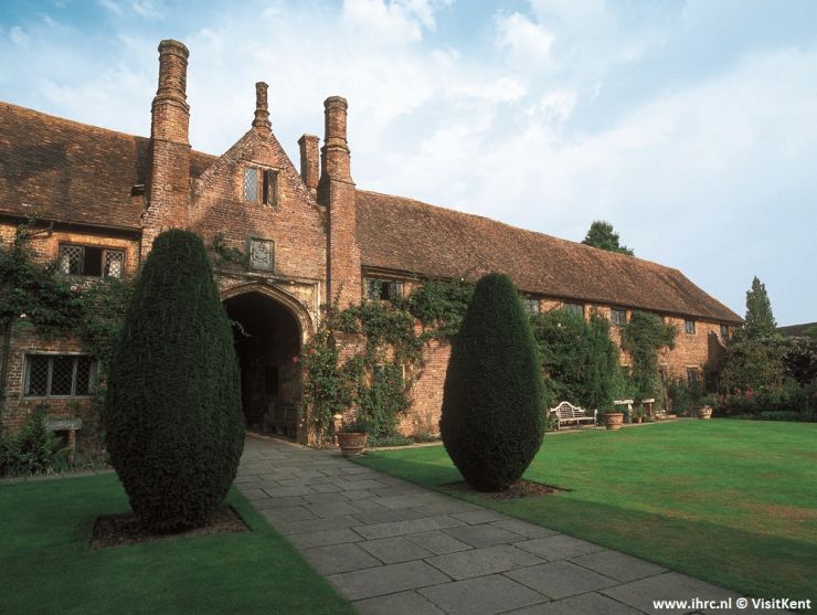 Sissinghurst Gardens.jpg