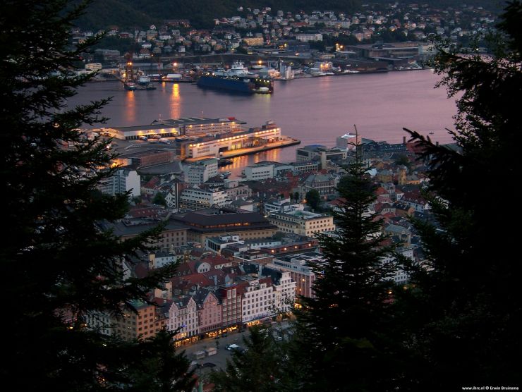 Bergen bij avond © Erwin Bruinsma.jpg